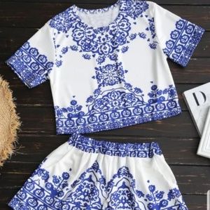 Printed two-piece crop top and shorts